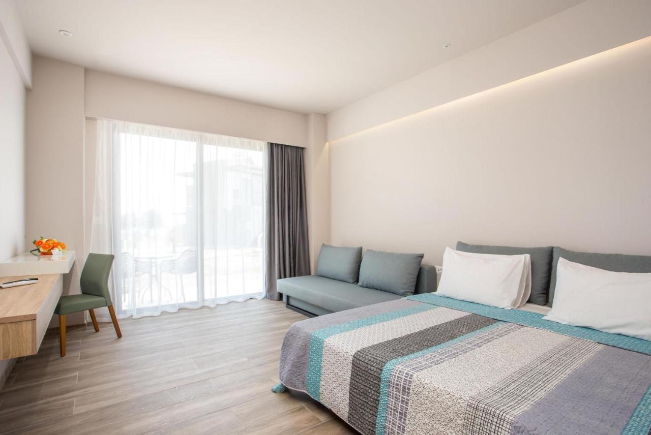 Ampelia Sea Side