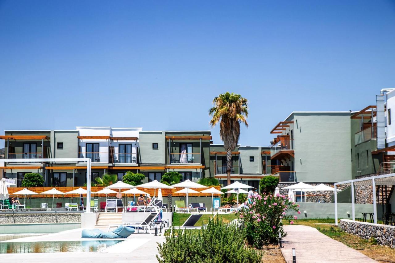 Ampelia Seaside מלון