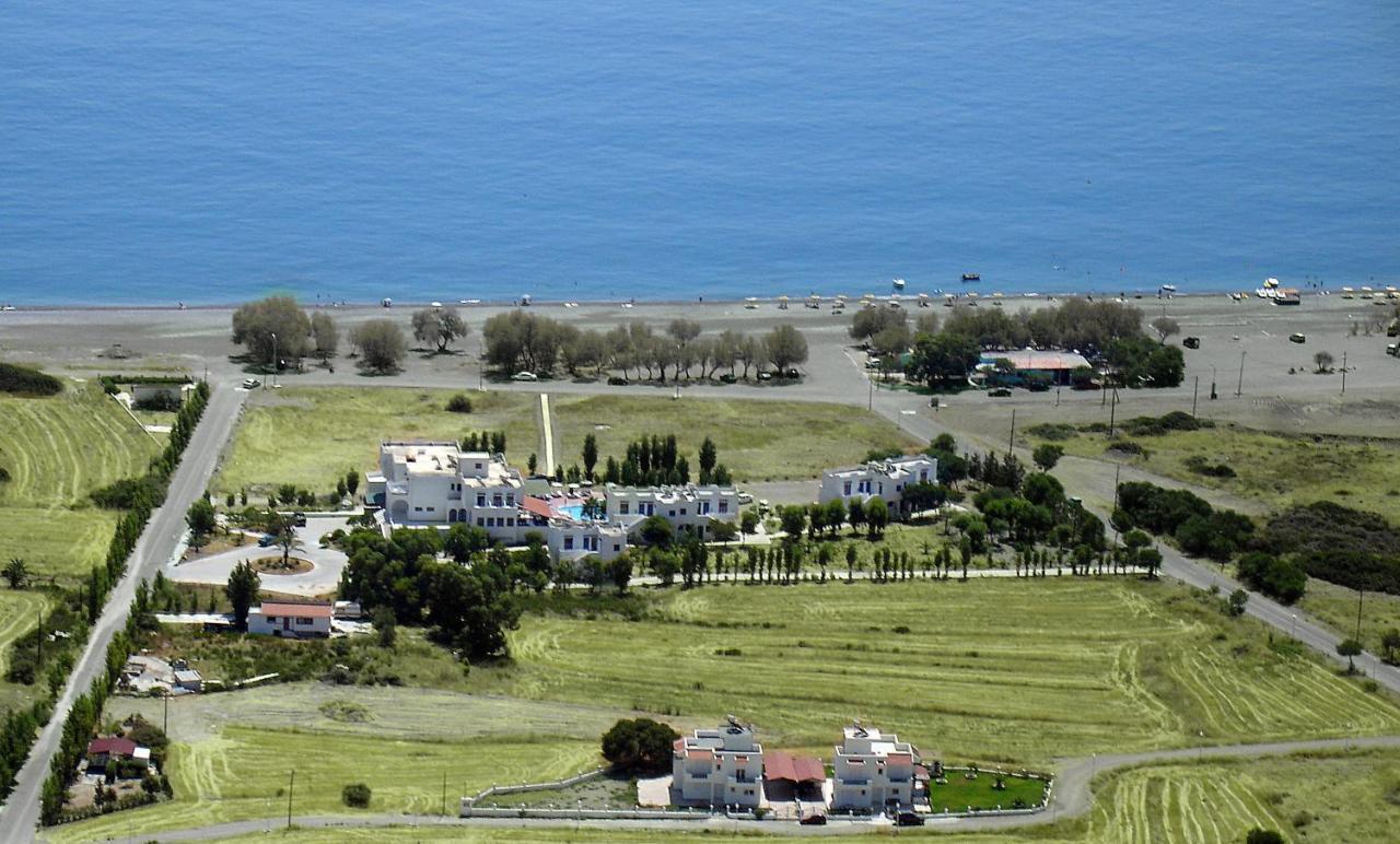 Ampelia Seaside גנאדי