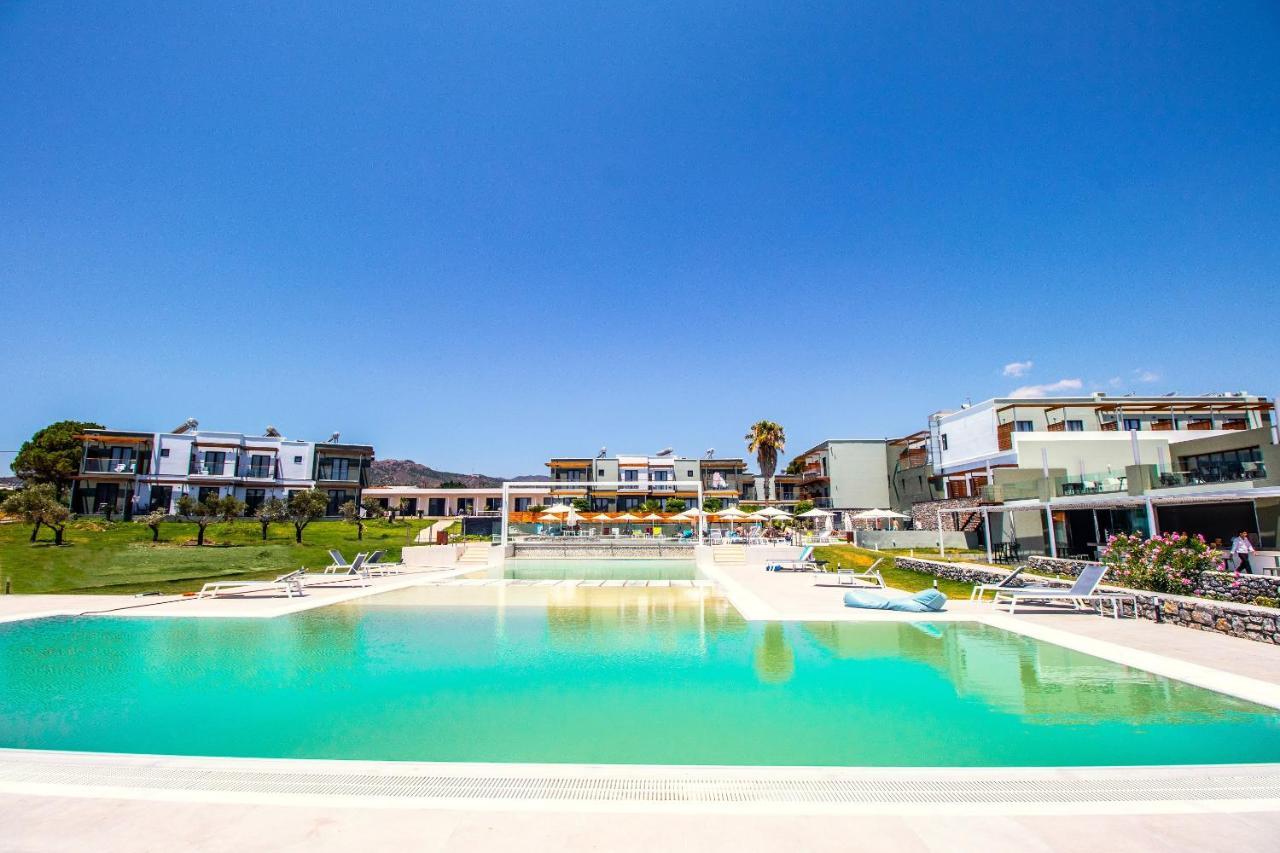 מלון Ampelia Seaside 4*