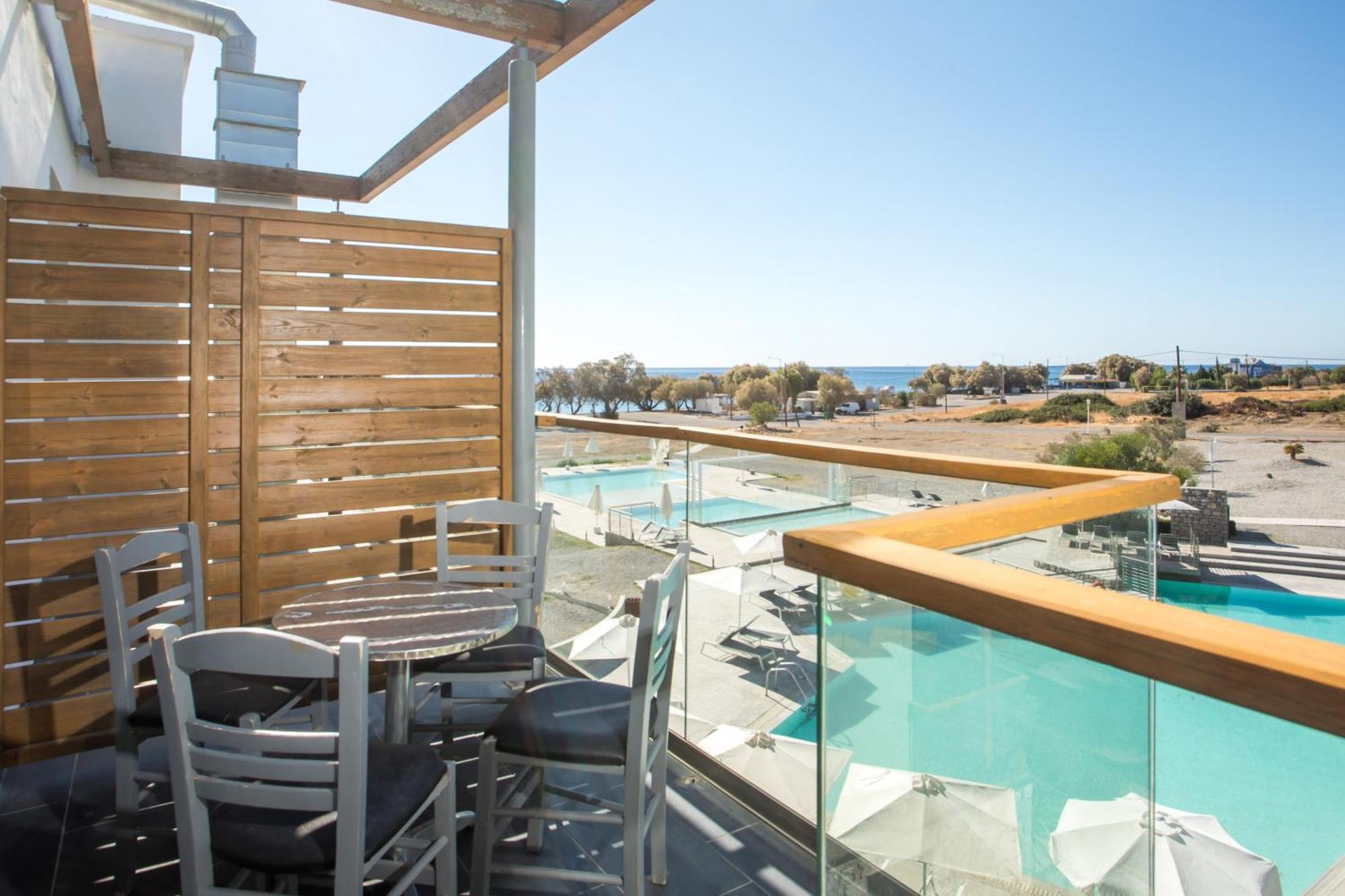 מלון Ampelia Seaside 4*