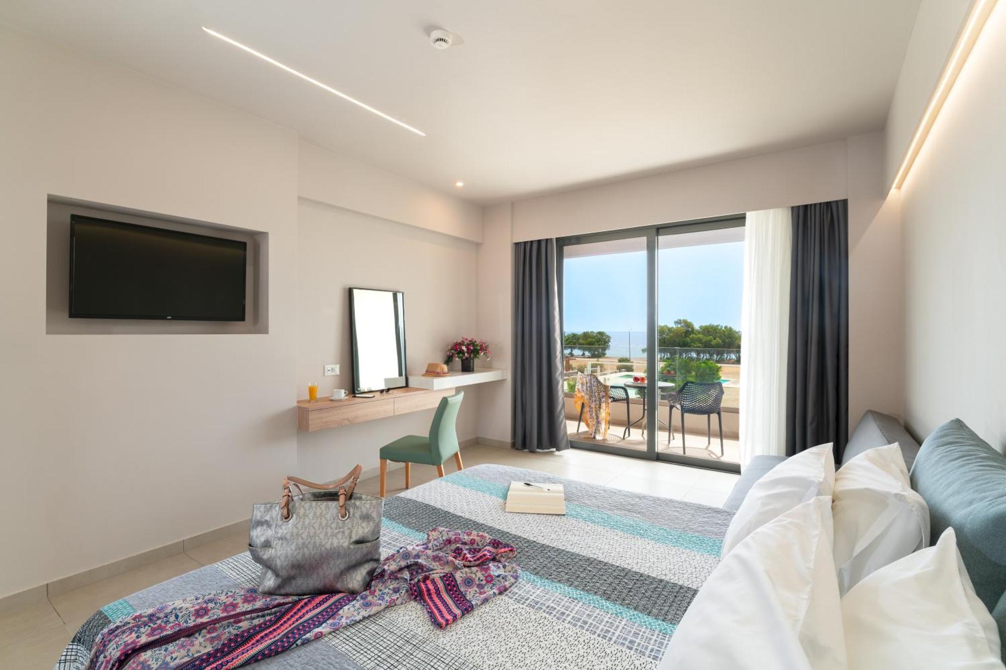 Ampelia Seaside מלון 4*