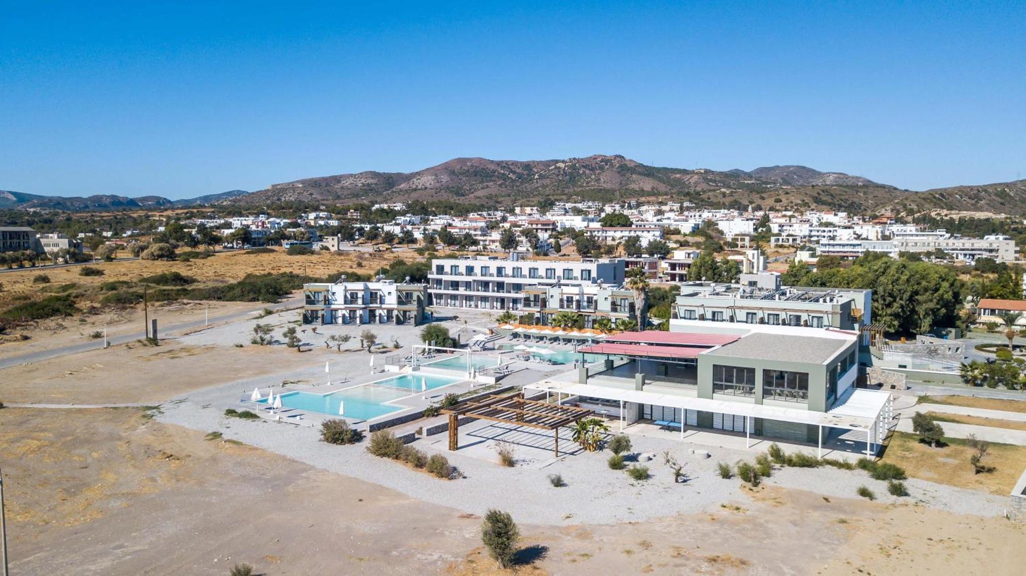 Ampelia Seaside מלון גנאדי